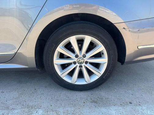 2012 Volkswagen Passat 2.5 SEL Premium