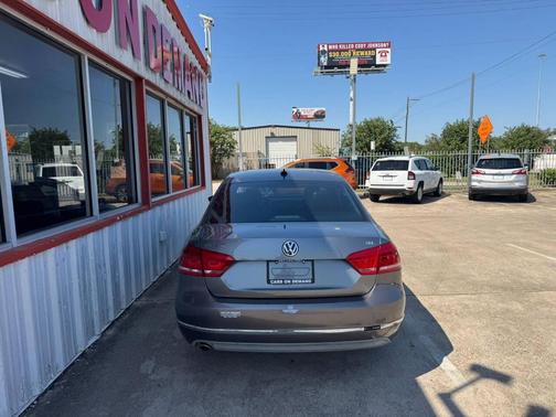 2012 Volkswagen Passat 2.5 SEL Premium