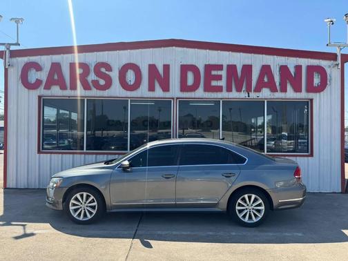 2012 Volkswagen Passat 2.5 SEL Premium