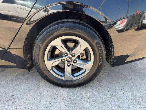 2021 Kia K5 LX 4dr Sedan