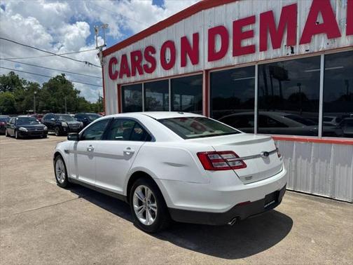 2015 Ford Taurus SE 4dr Sedan