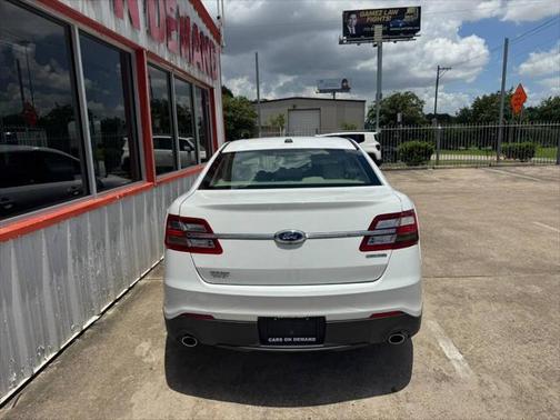2015 Ford Taurus SE 4dr Sedan