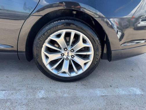 2015 Ford Taurus Limited 4dr Sedan