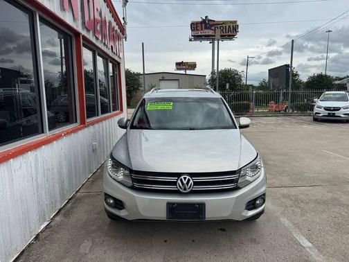 White Gold Metallic 2013 Volkswagen Tiguan SEL