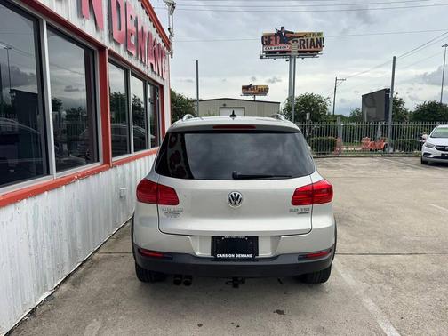 White Gold Metallic 2013 Volkswagen Tiguan SEL