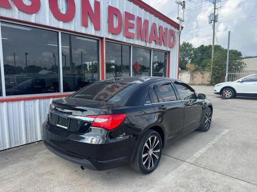 2013 Chrysler 200 Touring