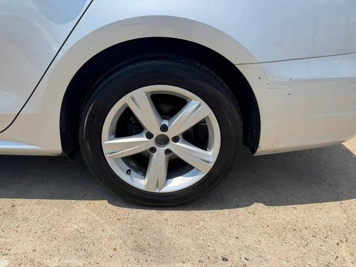 2013 Volkswagen Passat 2.0 TDI SE w/ Sunroof