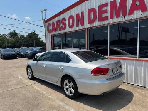 2013 Volkswagen Passat 2.0 TDI SE w/ Sunroof