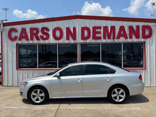 2013 Volkswagen Passat 2.0 TDI SE w/ Sunroof