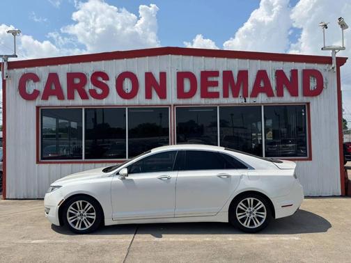 White 2014 Lincoln MKZ Base
