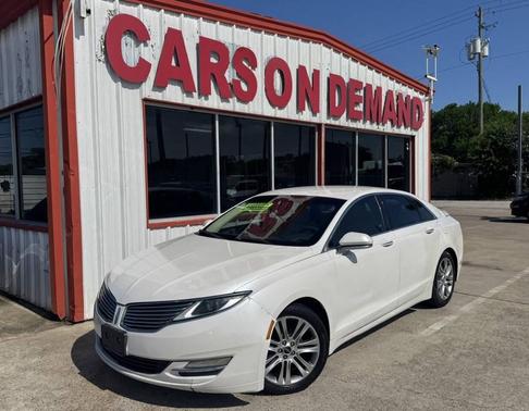 White 2014 Lincoln MKZ Base
