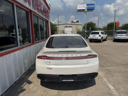 White 2014 Lincoln MKZ Base