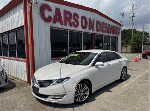 White 2014 Lincoln MKZ Base