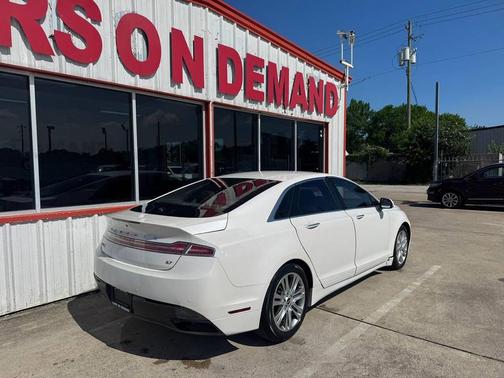 White 2014 Lincoln MKZ Base