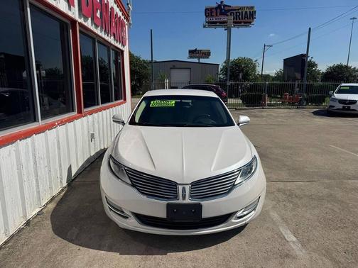 White 2014 Lincoln MKZ Base