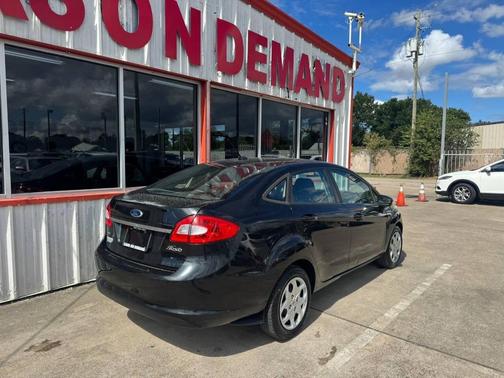 2013 Ford Fiesta SE 4dr Sedan