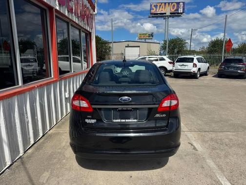 2013 Ford Fiesta SE 4dr Sedan