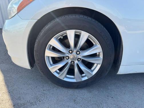 2011 INFINITI M37 Base