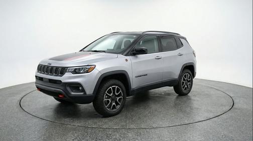Silver Zynith Metallic Clearcoat 2025 Jeep Compass Trailhawk