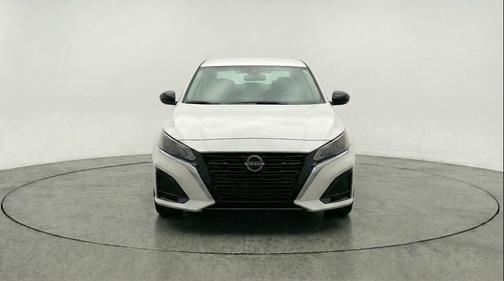 Glacier White 2025 Nissan Altima SV FWD
