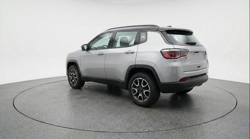 Silver Zynith Metallic Clearcoat 2025 Jeep Compass Trailhawk