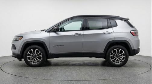 Silver Zynith Metallic Clearcoat 2025 Jeep Compass Trailhawk