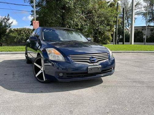 Photo 5 of 22 of 2008 Nissan Altima 3.5 SE