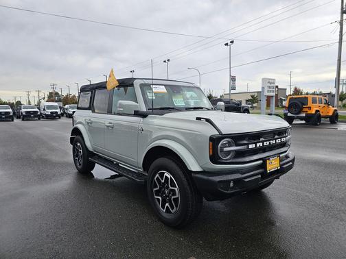 2024 Ford Bronco Outer Banks