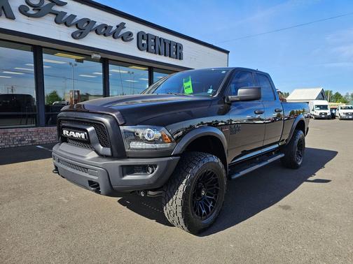 Diamond Black Crystal Pearlcoat 2020 RAM 1500 Classic Warlock