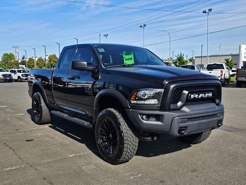 Diamond Black Crystal Pearlcoat 2020 RAM 1500 Classic Warlock