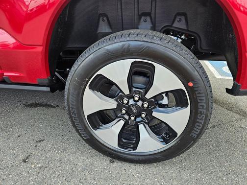 2025 Ford F-150 Lightning Platinum