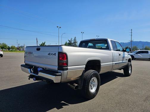 Bright Silver Metallic Clearcoat 2002 Dodge Ram 2500 Base