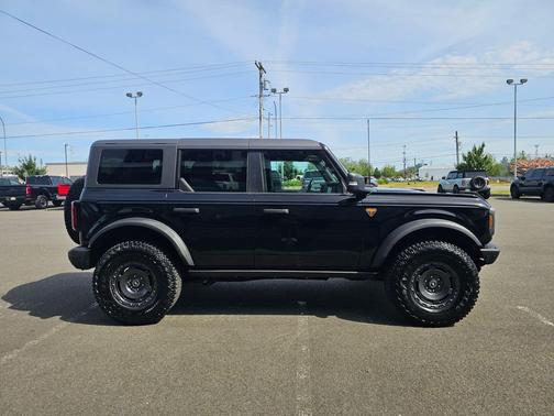 Shadow Black 2024 Ford Bronco Badlands