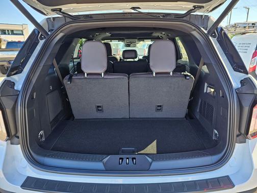 Space White Metallic 2026 Ford Explorer Platinum