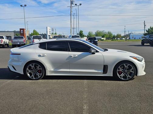 Snow White Pearl 2018 Kia Stinger GT2