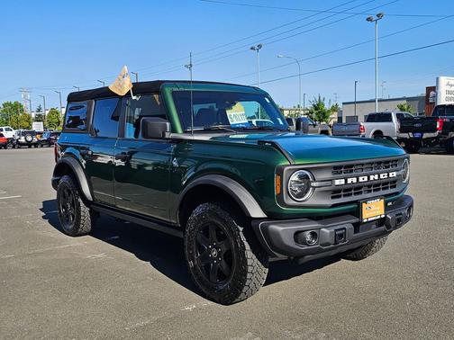 Eruption Green Metallic 2024 Ford Bronco Black Diamond
