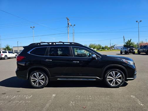 Crystal Black Silica 2022 Subaru Ascent Touring 7-Passenger