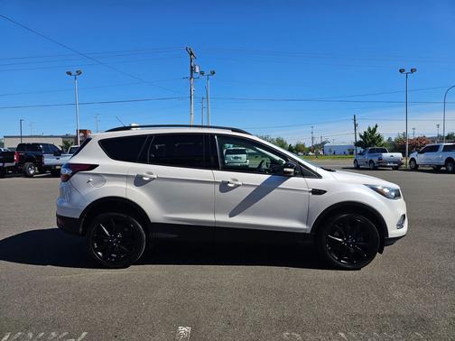 White Platinum Metallic Tri-Coat 2017 Ford Escape Titanium