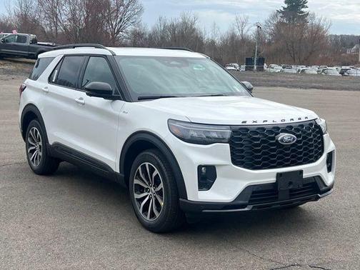 Star White 2026 Ford Explorer ST-Line