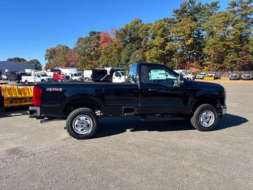 Agate Black Metallic 2027 Ford F-350 XL
