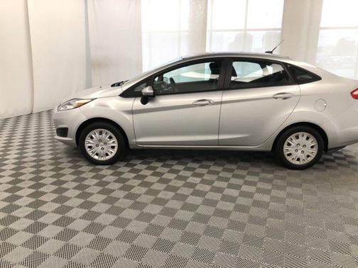 Photo 4 of 46 of 2014 Ford Fiesta S