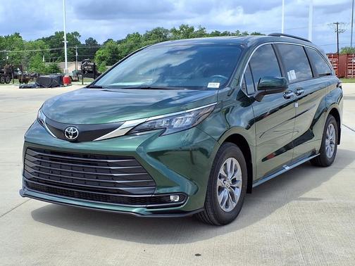 Green 2026 Toyota Sienna XLE