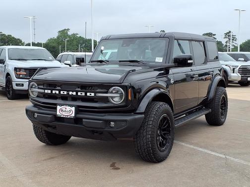 Shadow Black 2023 Ford Bronco Outer Banks