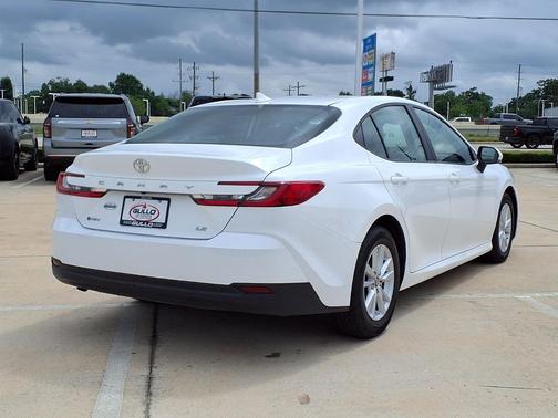 Ice Cap 2025 Toyota Camry LE