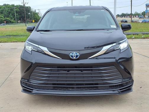 Midnight Black Metallic 2022 Toyota Sienna LE