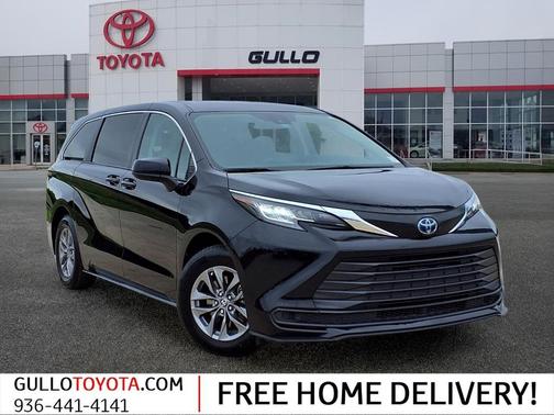Midnight Black Metallic 2022 Toyota Sienna LE