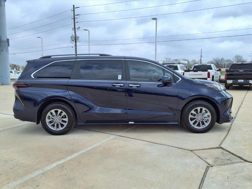 2025 Toyota Sienna XLE