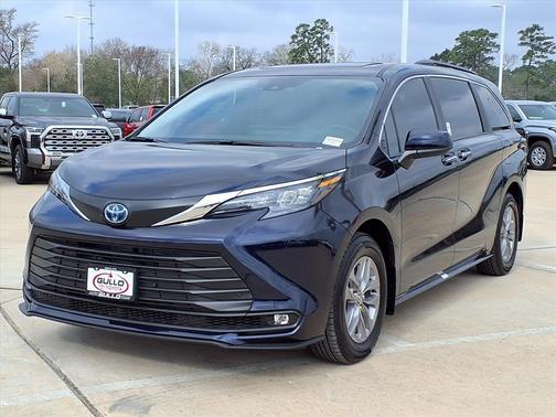 2025 Toyota Sienna XLE