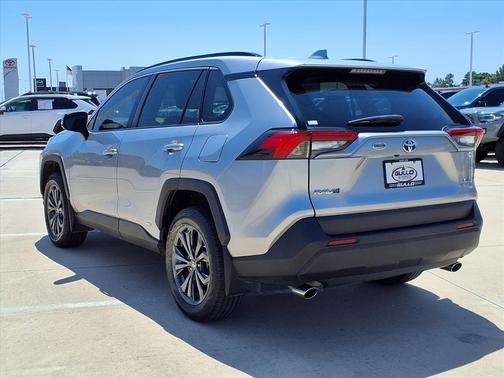 2023 Toyota RAV4 Hybrid XLE Premium