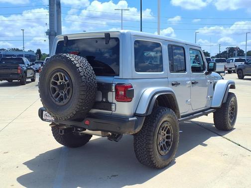 Silver Zynith Clearcoat 2023 Jeep Wrangler Rubicon 392